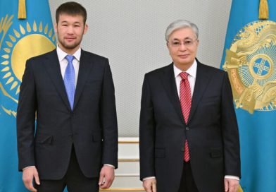 Мемлекет басшысы аралас жекпе жек шебері Шавкат Рахмоновты қабылдады